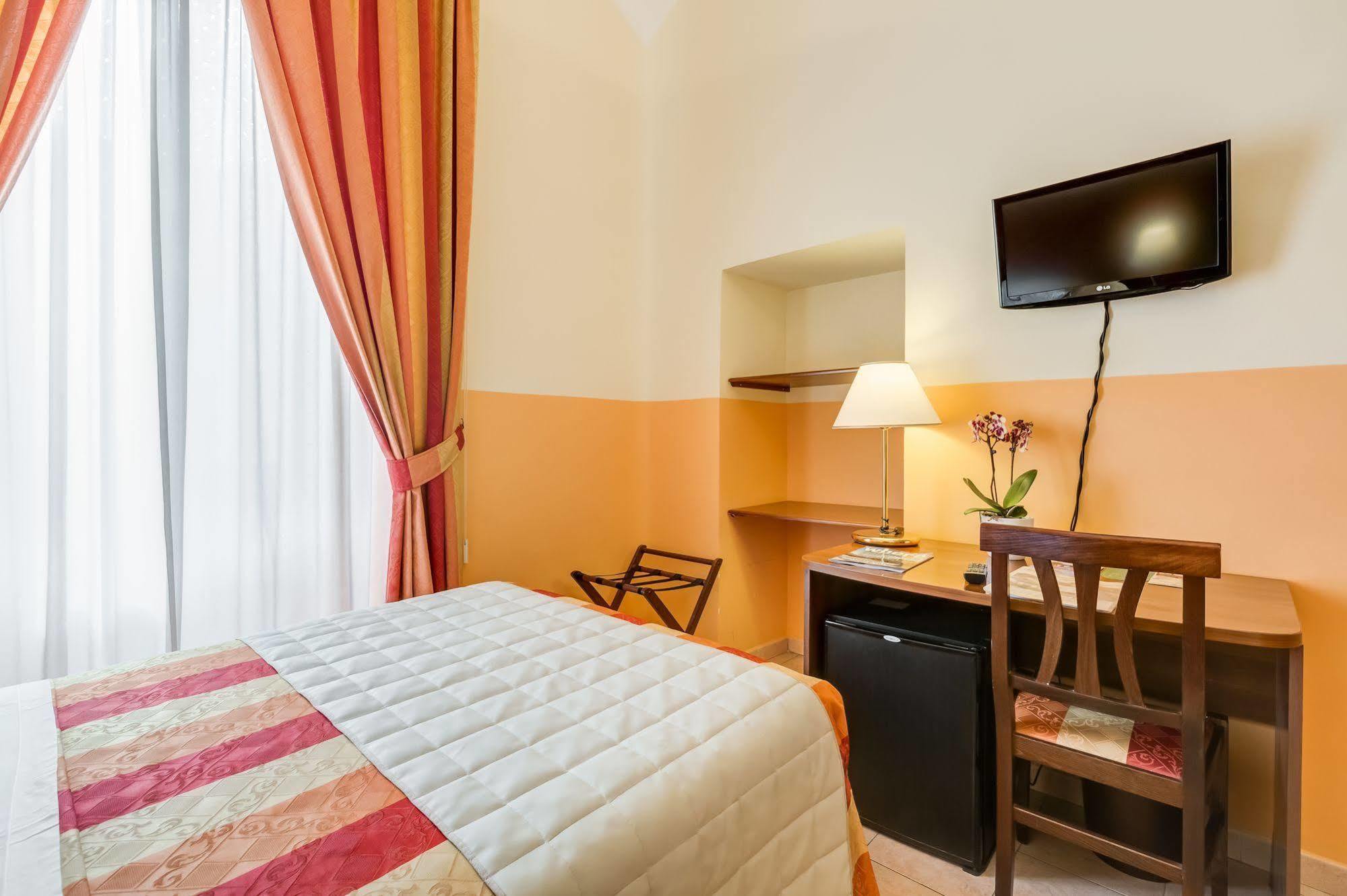 Hotel Domus Carmelitana 3*